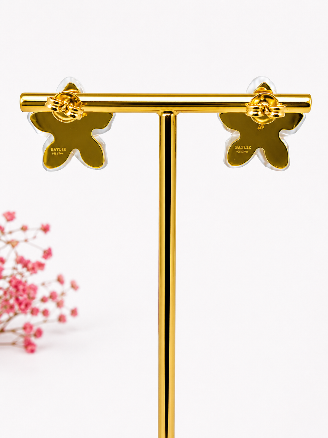 Boucles d’oreilles minimalistes fleur en nacre – diam 2 cm