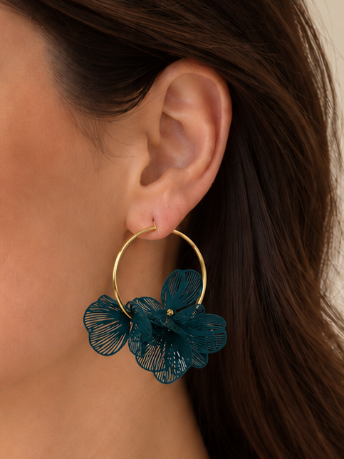 Boucles d'oreilles créoles dorées à fleurs ajourées en acier inoxydable – 5 coloris -4 cm
