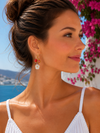 Boucles d'oreilles fleurs nacrées et breloques – acier inoxydable doré