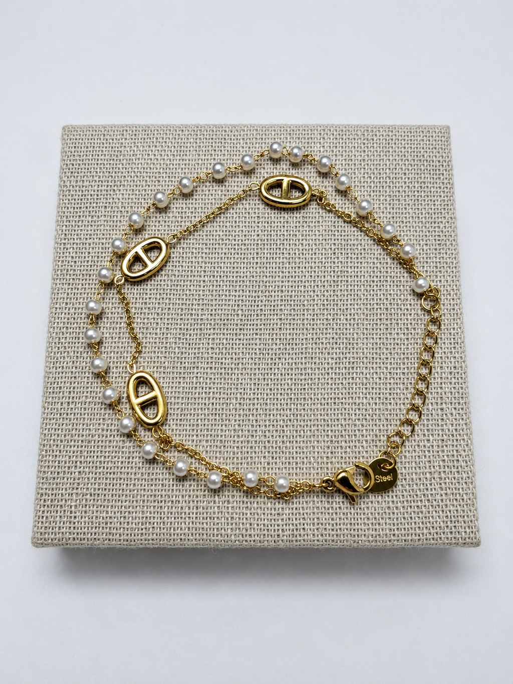 Bracelet fin double chaînes d’ancre en acier inoxydable doré et perles – bijou femme élégant et tendance