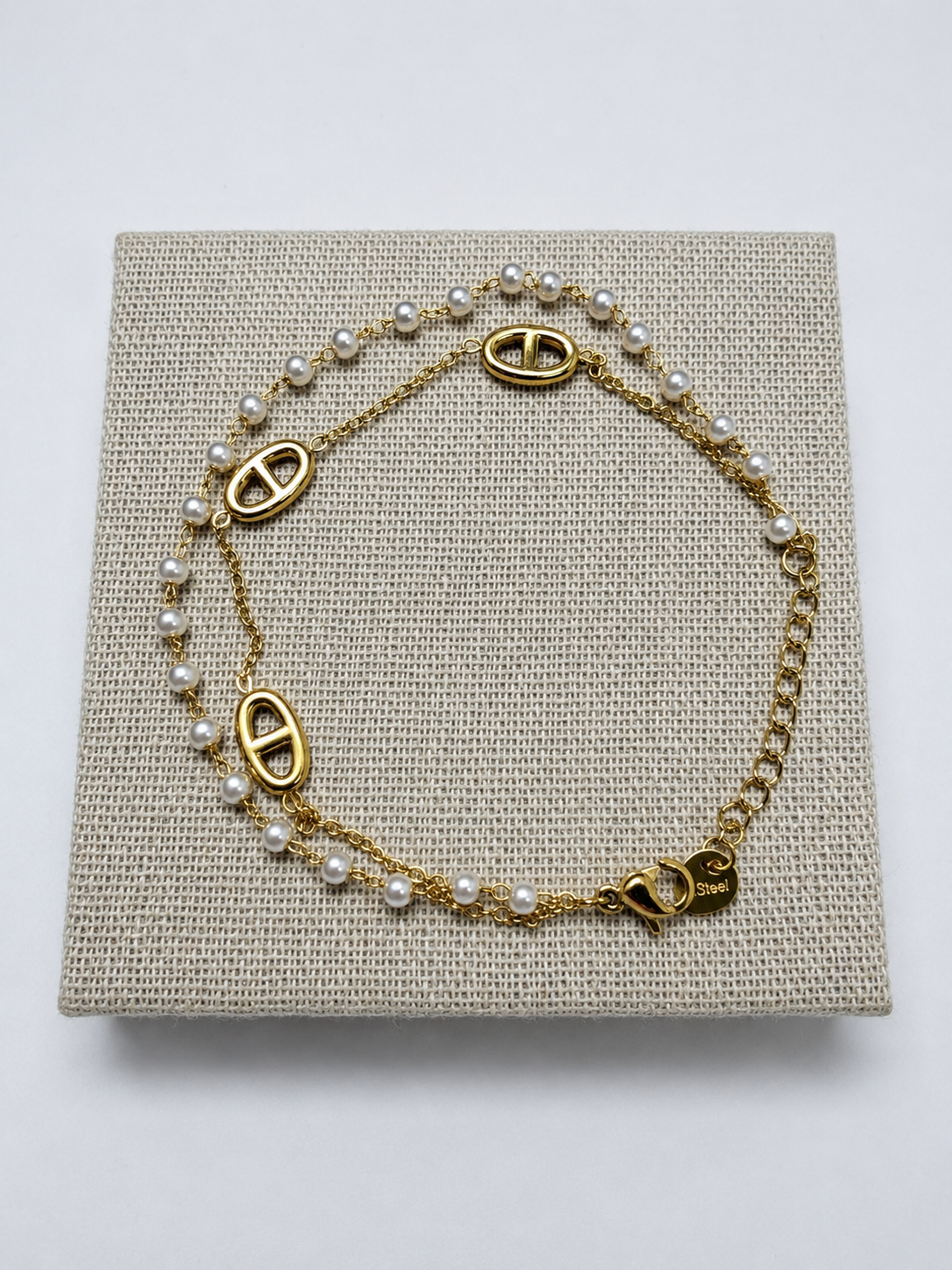 Bracelet fin double chaînes d’ancre en acier inoxydable doré et perles – bijou femme élégant et tendance