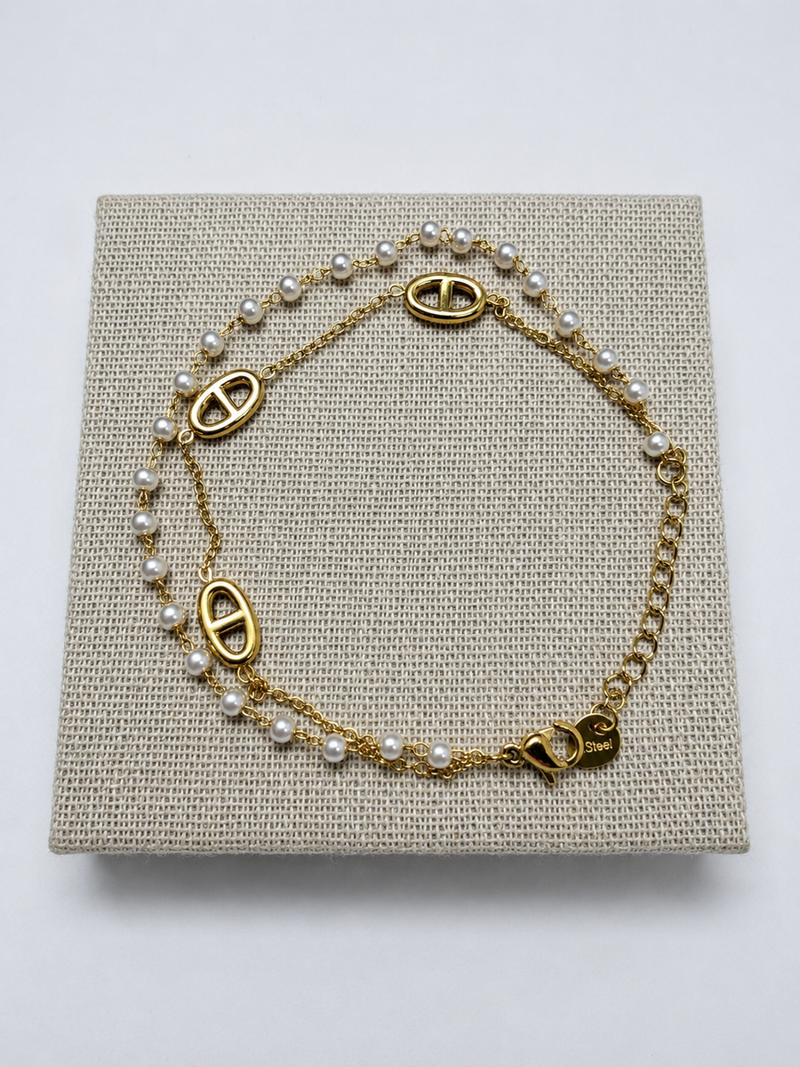 Bracelet chaîne d'ancre et perles blanches – acier doré
