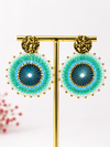 Boucles d’oreilles bohèmes perlées turquoise & blanc – diamètre 4 cm