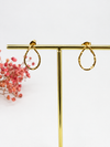 Boucles d’oreilles goutte ajourée martelée dorées – Acier inoxydable