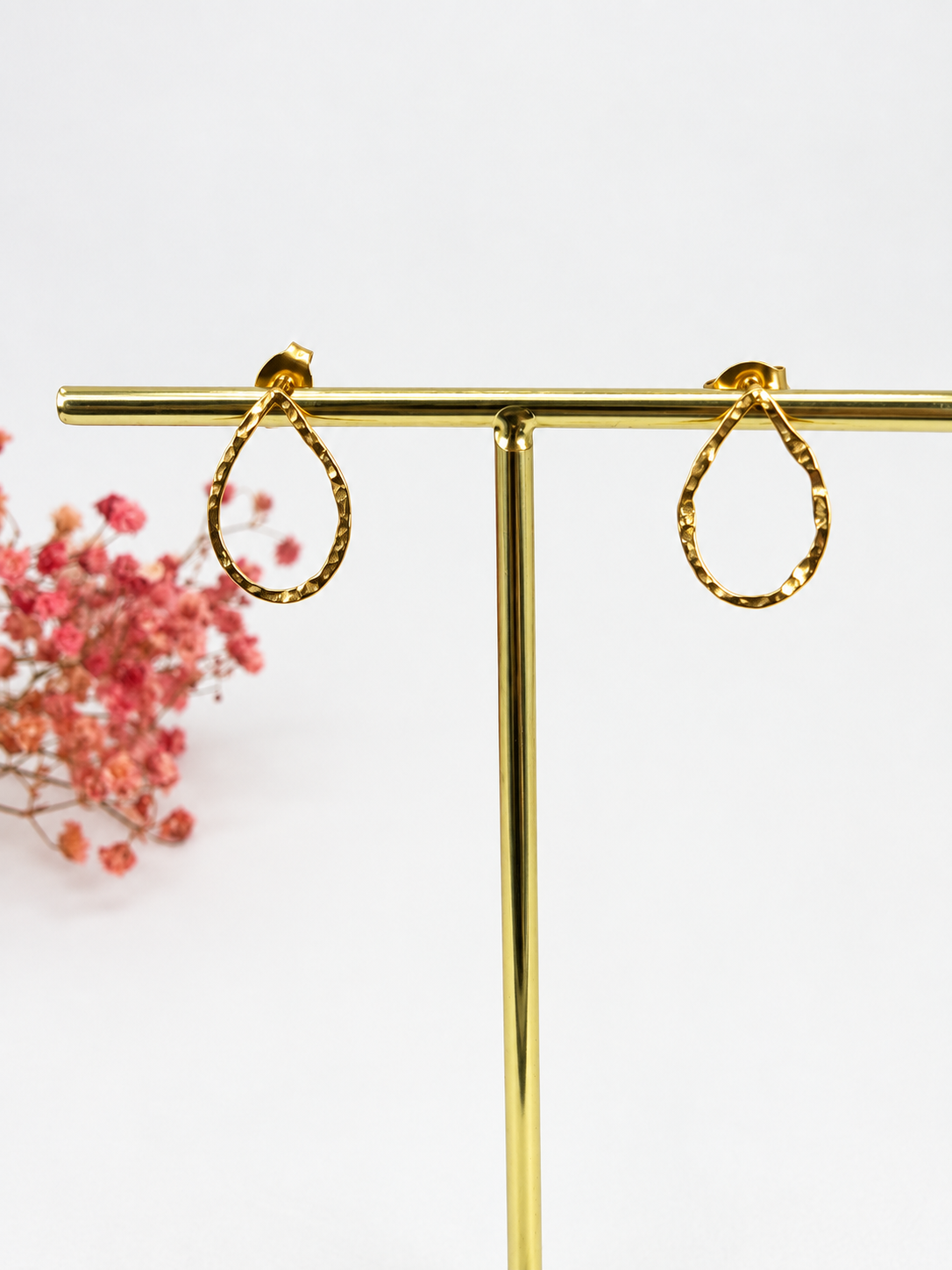 Oorbellen, fijne ketting en kleine metalen kraal, lange minimalistische – Goudkleurig roestvrij staal.