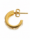 Boucles d’oreilles mini-créoles dorées, nacrées et ornées de strass – 1,5 cm