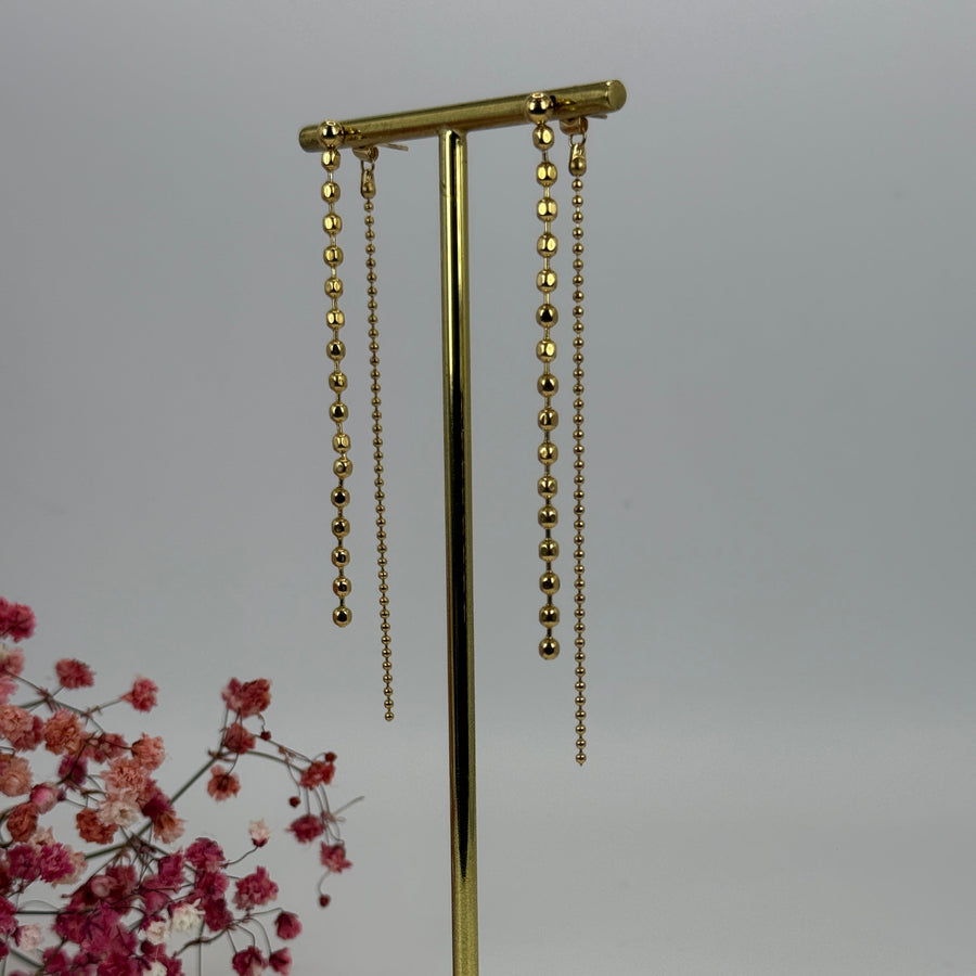 Kettenohrringe mit Kugeln – Edelstahl gold-/silberfarben.