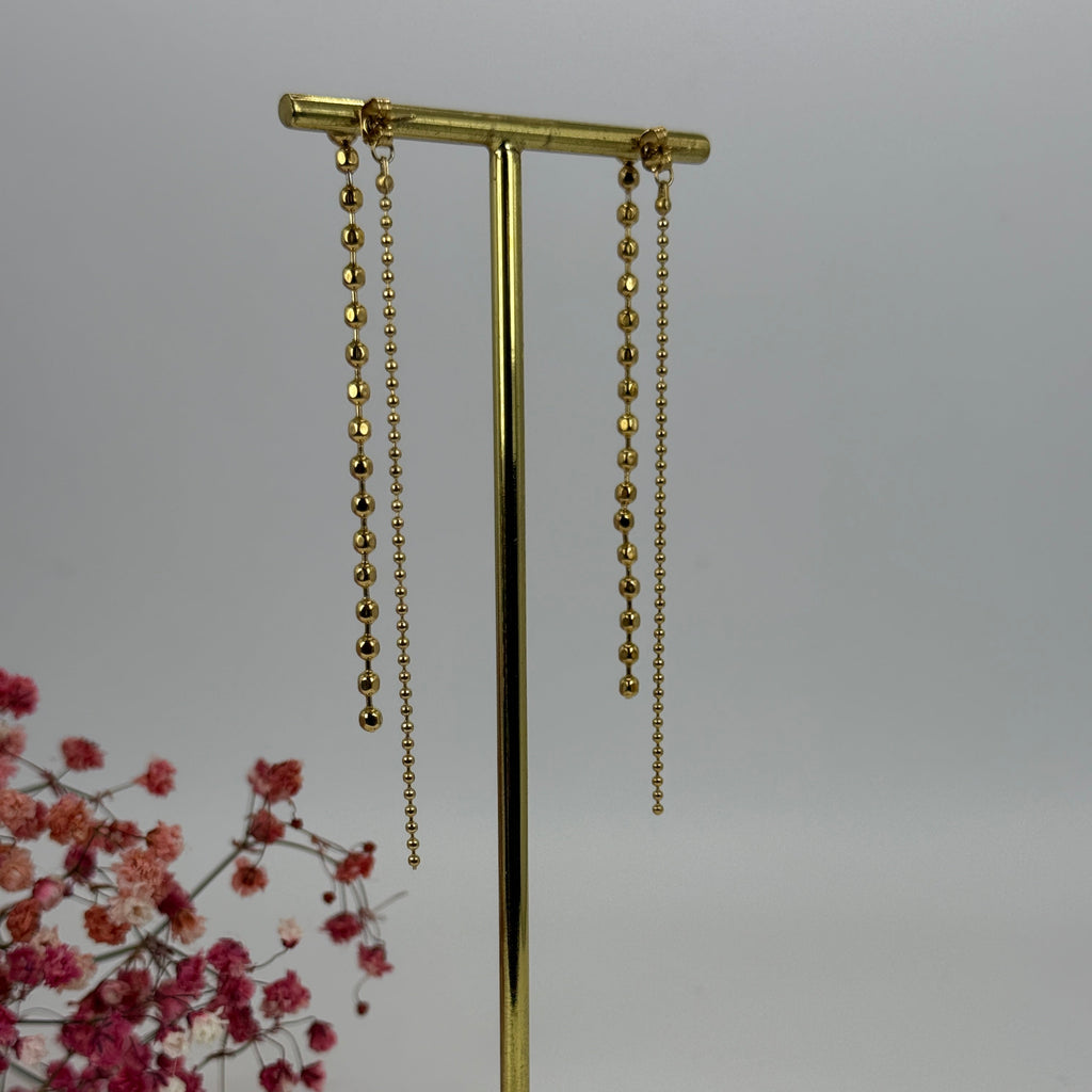 Kettenohrringe mit Kugeln – Edelstahl gold-/silberfarben.
