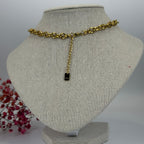 Collier réglable cœur doré et rouge – Style baroque & sacré, perles marron.