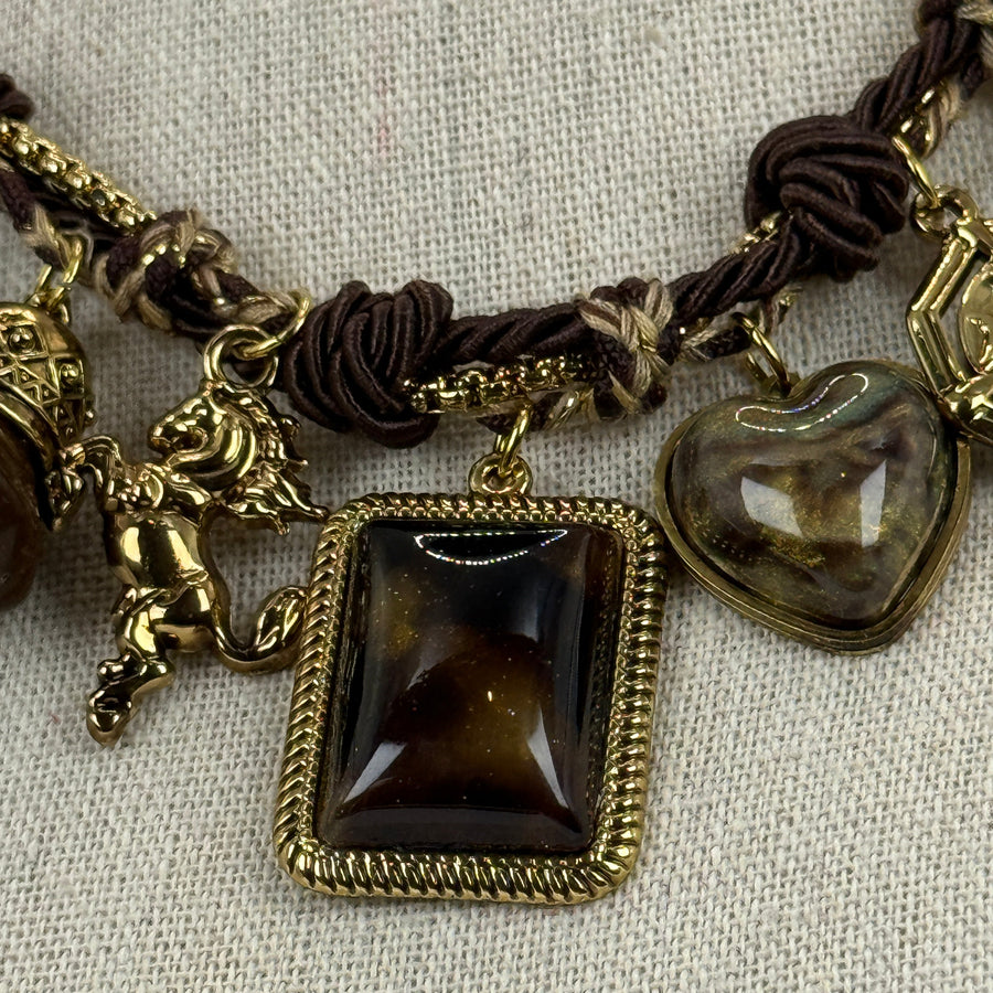 Collier vintage réglable avec breloques dorées et perles marron – Style bohème chic