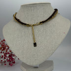 Verstellbare Vintage-Halskette mit goldenen Anhängern und braunen Perlen – Bohème-Chic-Stil