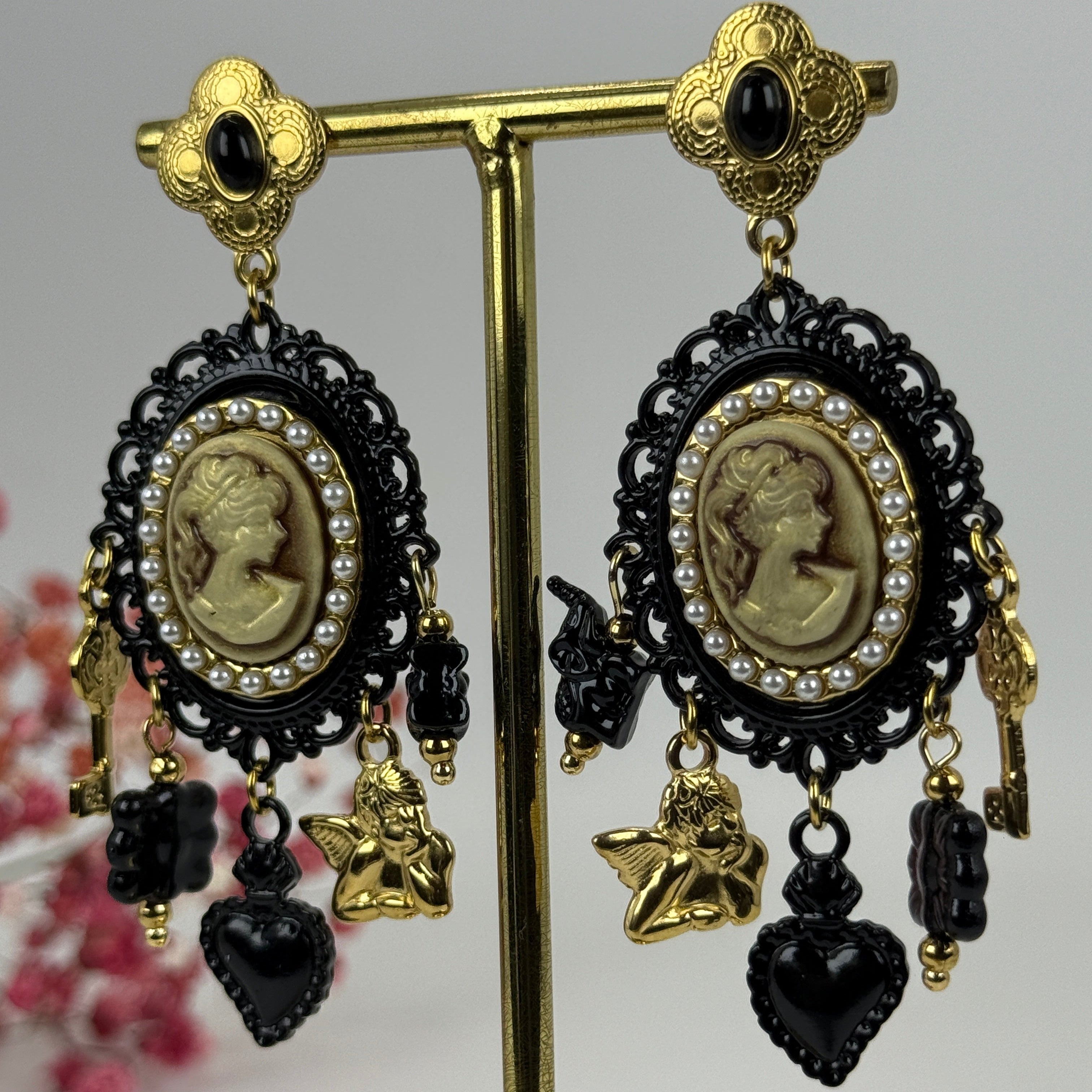Barocke Kamée-Ohrringe aus Edelstahl – Schwarz & Gold