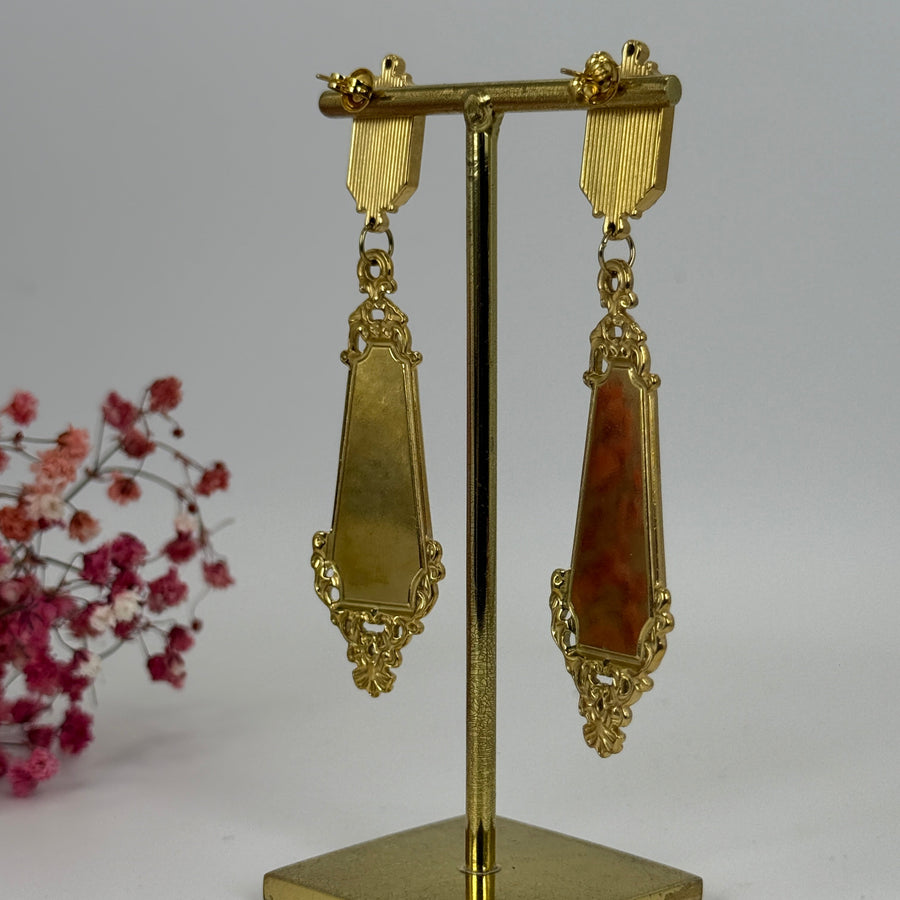 Boucles d’oreilles pendantes fleuries acier inoxydable – Noir & Or, style baroque chic.