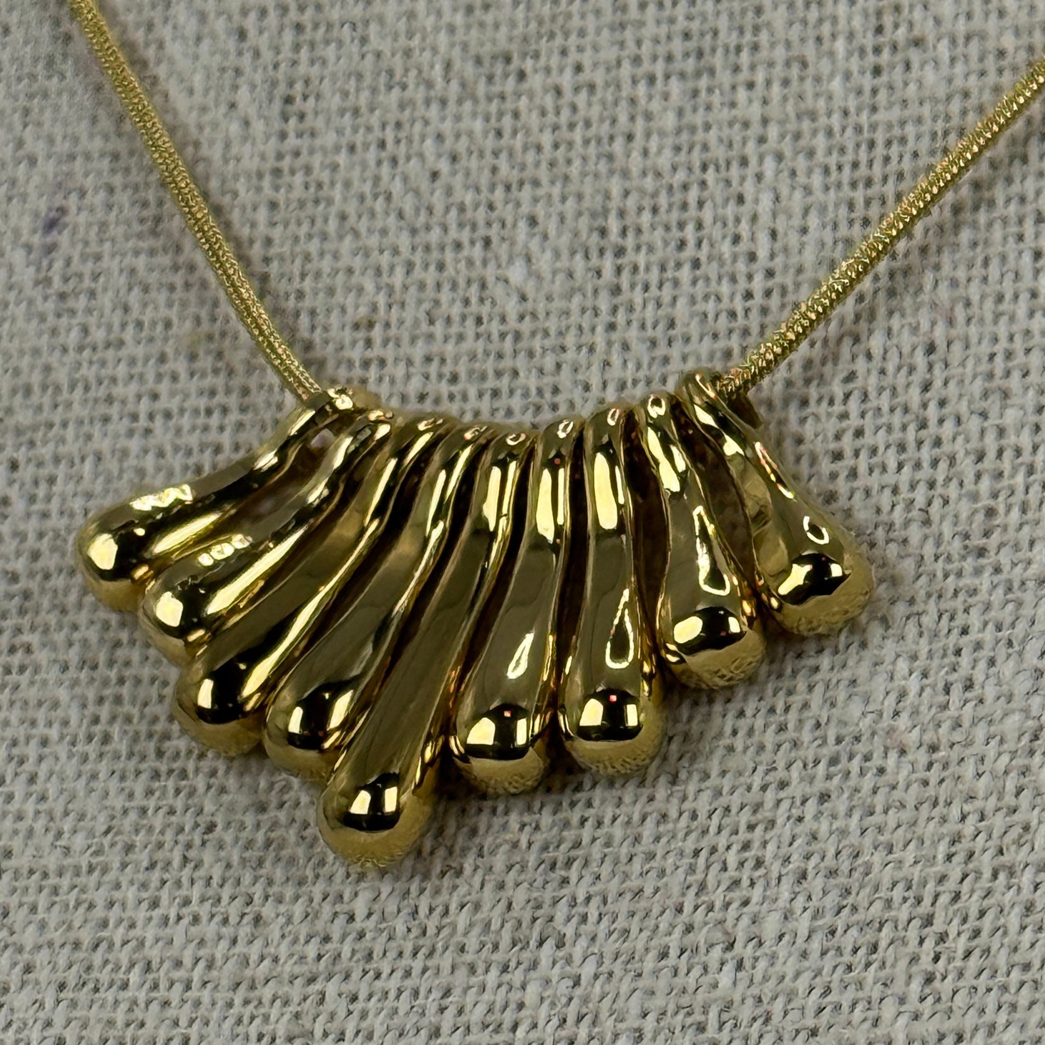 Verstellbare Halskette aus Edelstahl – gehämmerter Fächeranhänger, gold- oder silberfarben