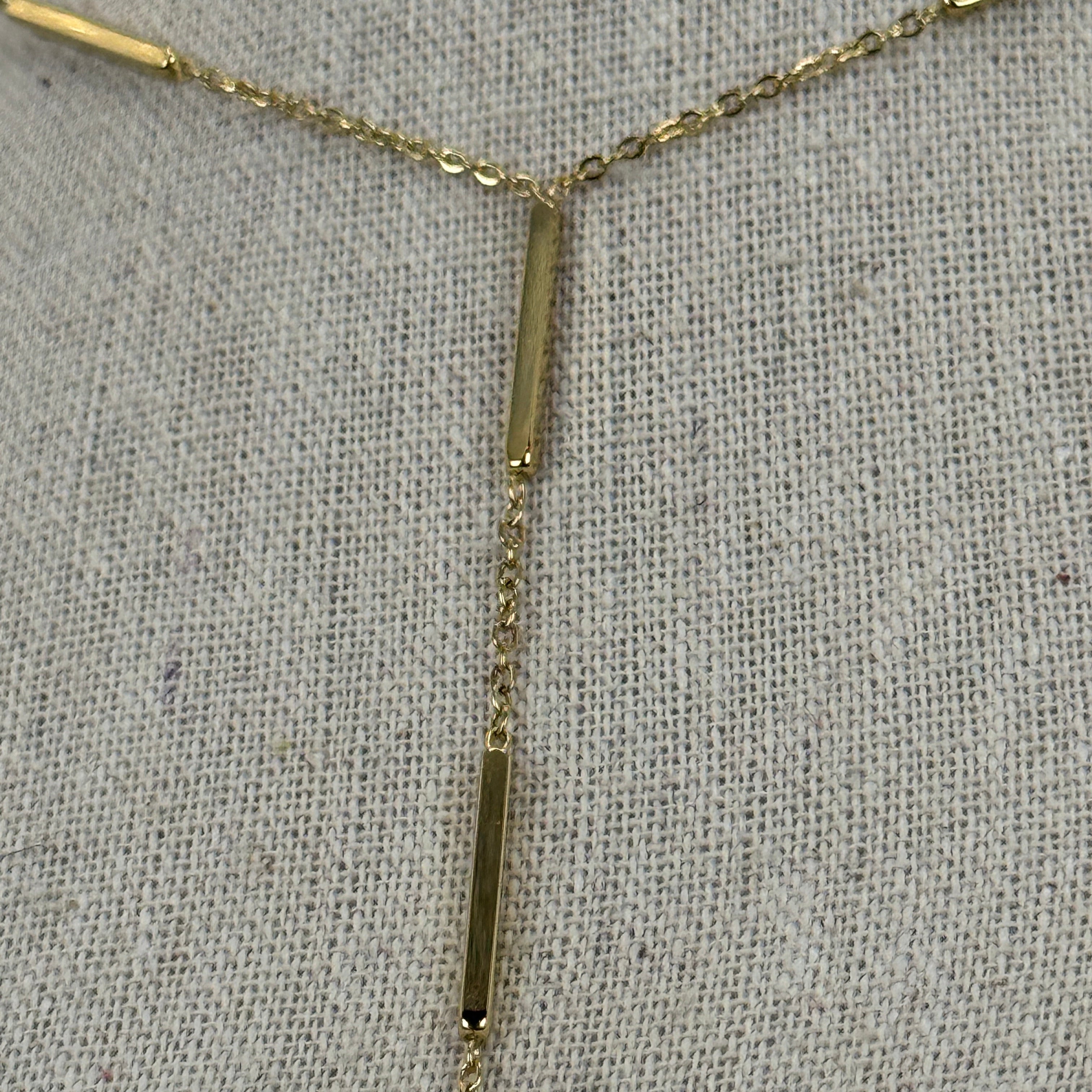 Verstellbare Halskette aus vergoldetem Edelstahl – Minimalistischer Lariat mit langen Stäben