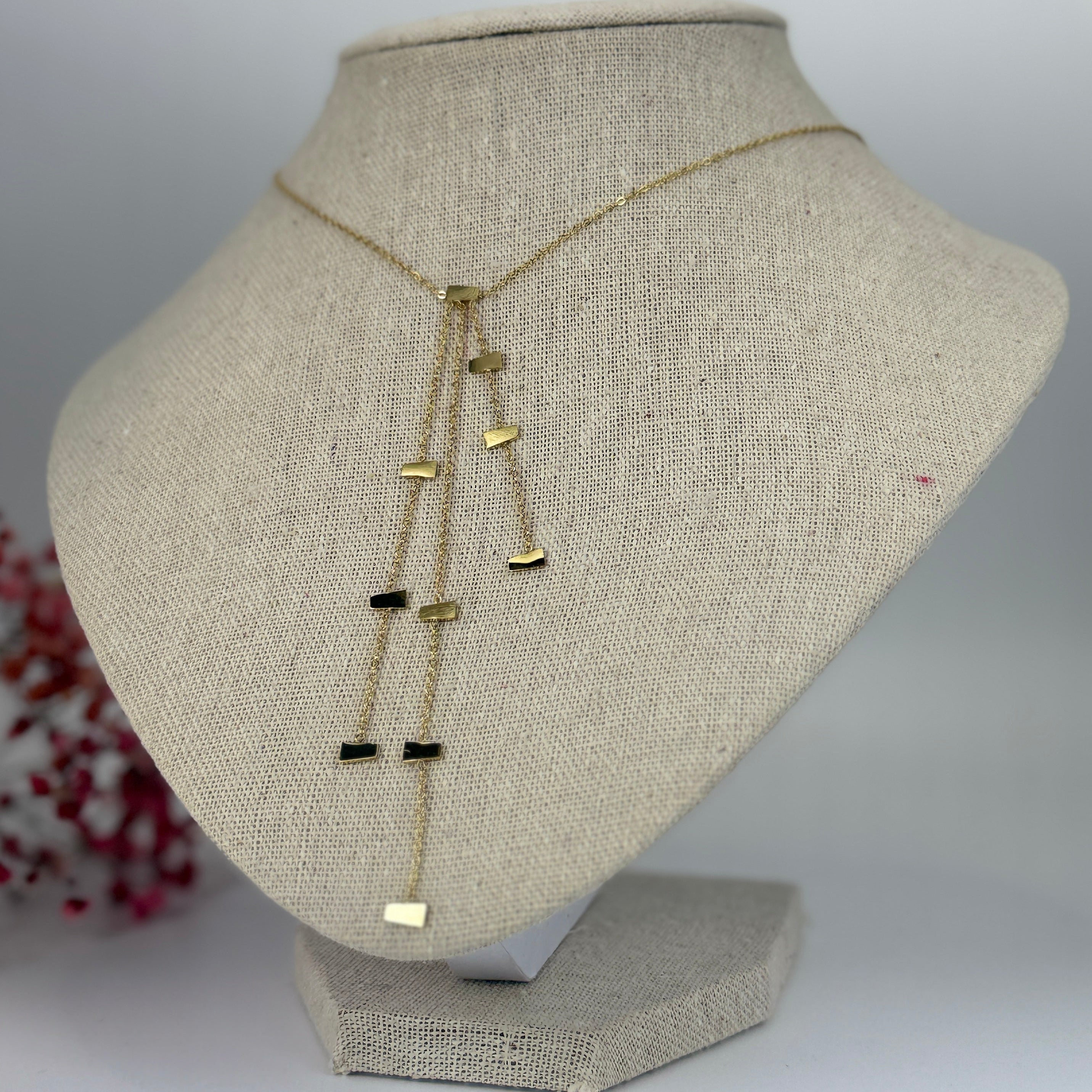 Collier Y (lariat) réglable en acier inoxydable – Chaîne fine dorée avec pendants rectangles.
