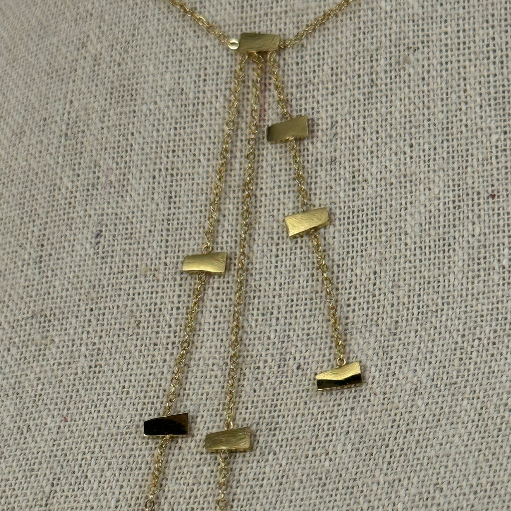 Collier Y (lariat) réglable en acier inoxydable – Chaîne fine dorée avec pendants rectangles.