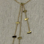 Collier Y (lariat) réglable en acier inoxydable – Chaîne fine dorée avec pendants rectangles.