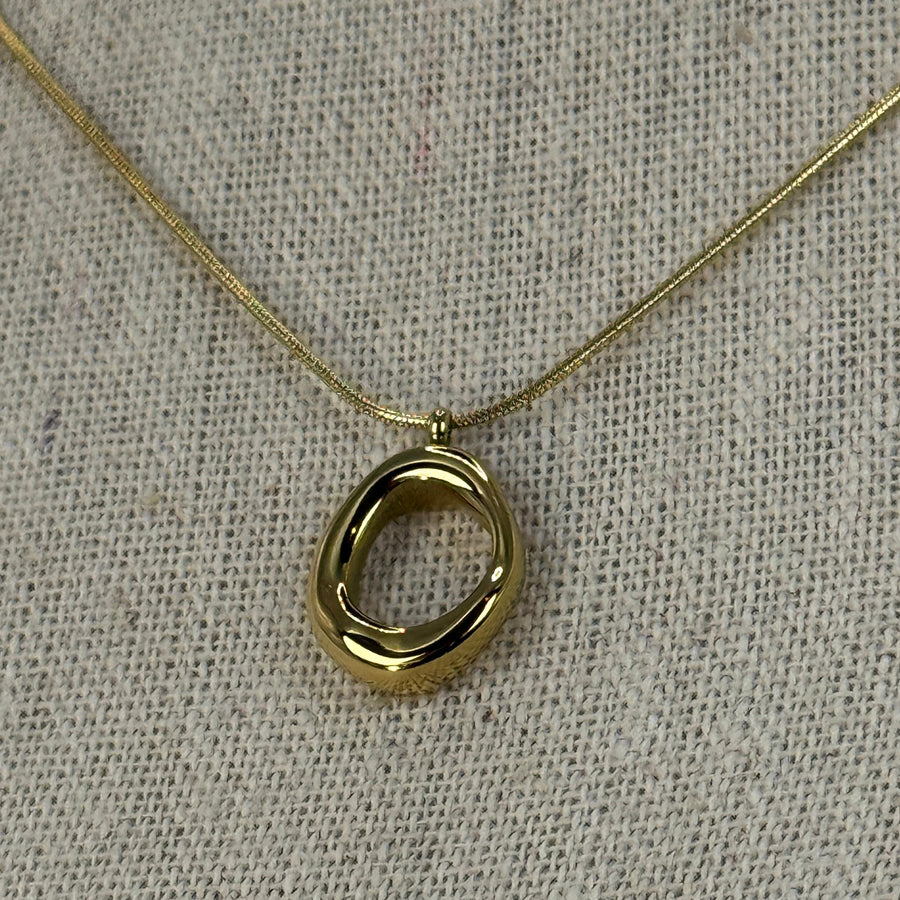 Vergoldete Edelstahlkette – Eleganter ovaler Anhänger – Wasserbeständige, verstellbare Kette.