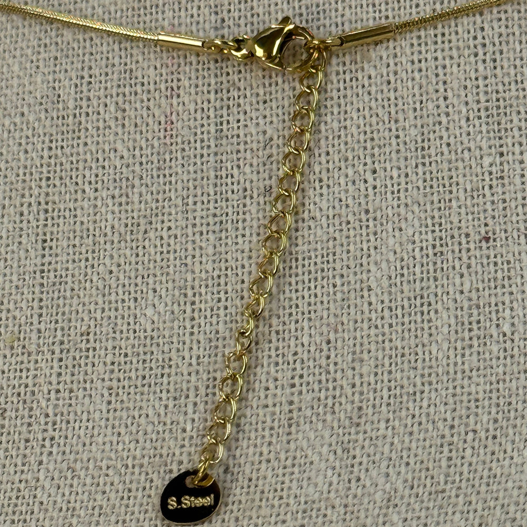 Collier doré en acier inoxydable – Pendentif ovale élégant – Chaîne réglable résistante à l’eau.