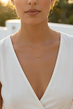 Collier doré réglable en acier inoxydable – Chaîne fine et pendentif toggle.