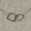 Silberne Edelstahlkette – Geometrischer Anhänger (Quadrat & Kreis) – Verstellbare, feine Kette