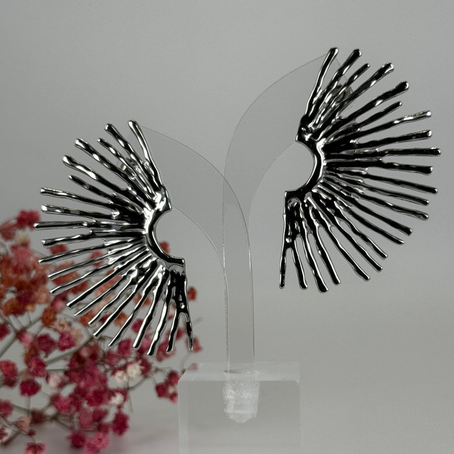Ohrringe im Fächer-Design aus Edelstahl – Modern und skulptural