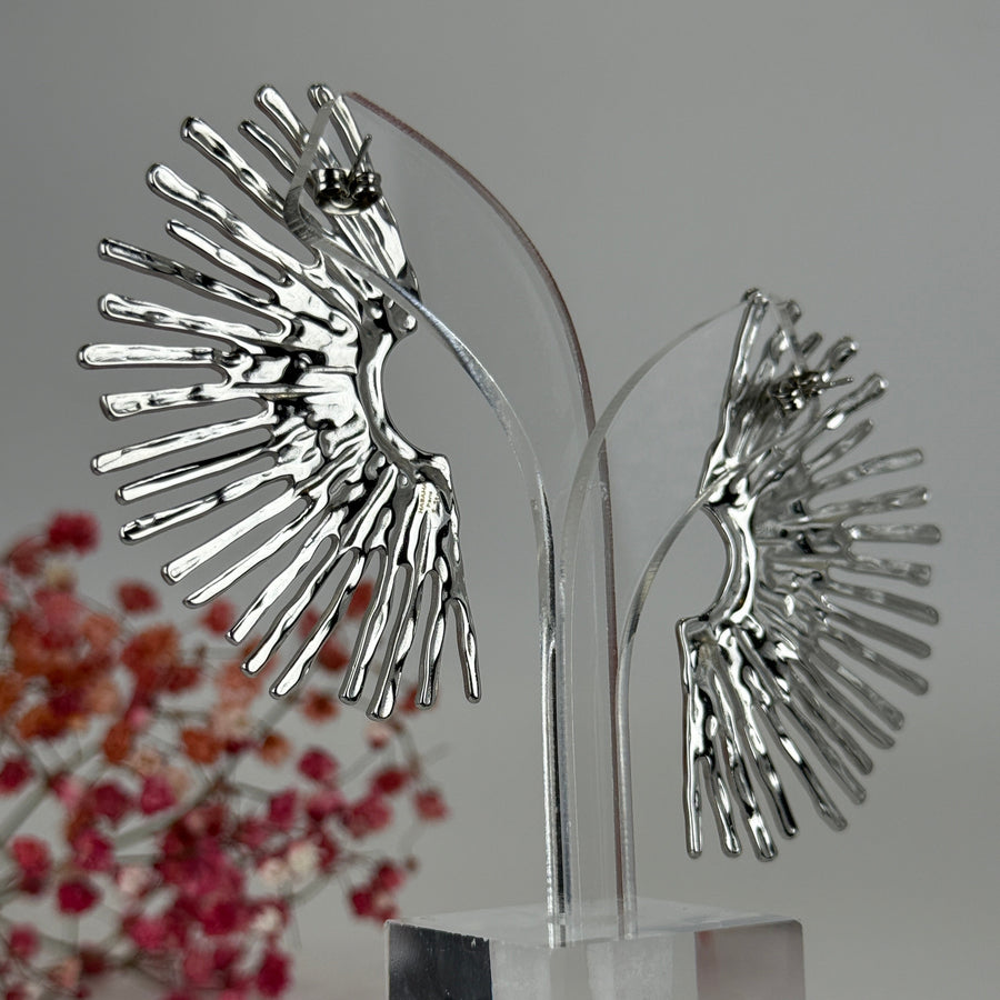 Ohrringe im Fächer-Design aus Edelstahl – Modern und skulptural