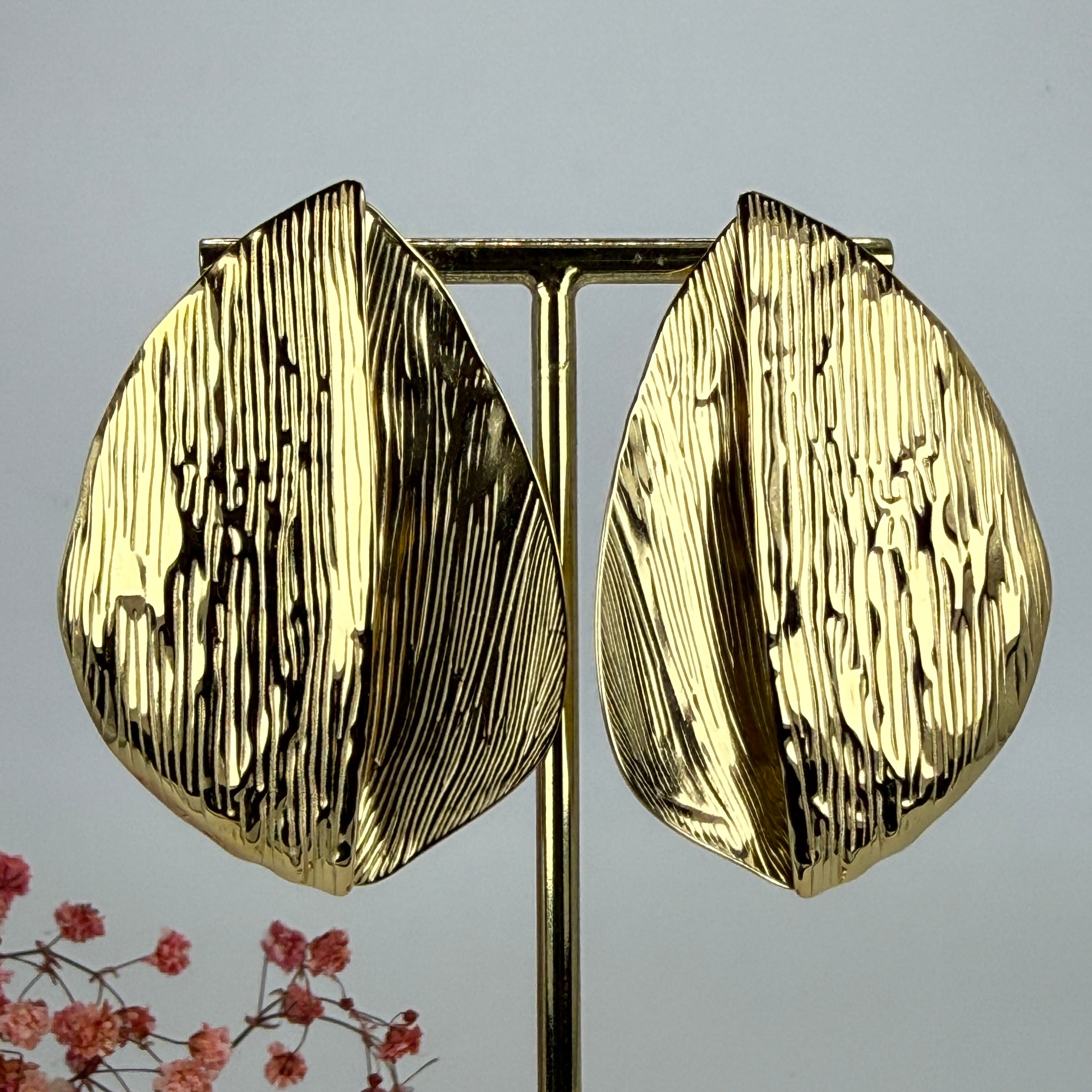 Ohrringe aus Edelstahl, gold- oder silberfarben – Modernes Design mit texturiertem Blatt