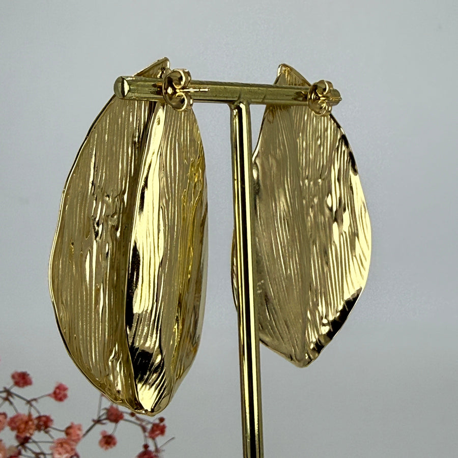 Roestvrijstalen oorbellen in goud- of zilverkleur – Modern, getextureerd bladontwerp