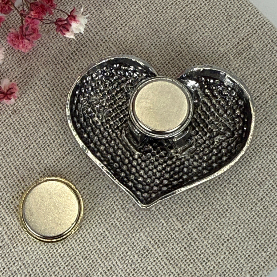 Broche aimantée en acier inoxydable – Cœur décoratif dispo dorée, argenté ou rose