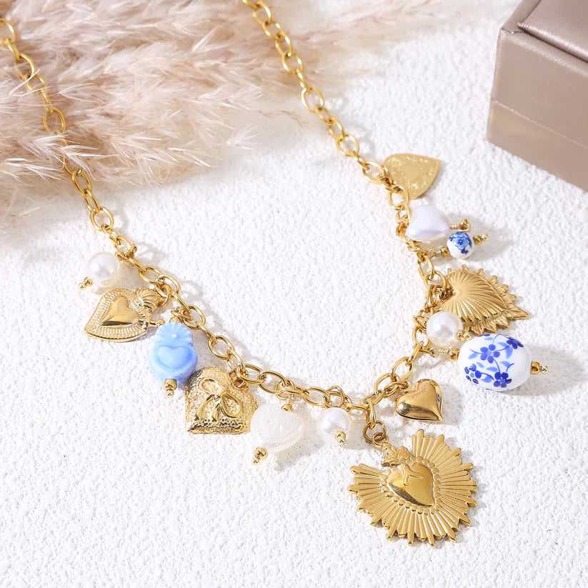 Collier charms cœurs dorés perles céramique bleue – acier inoxydable