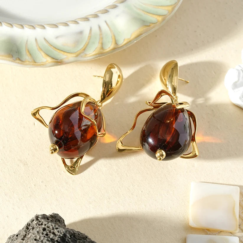 Boucles d’oreilles pendantes dorées à grande perle ambrée – 5 cm