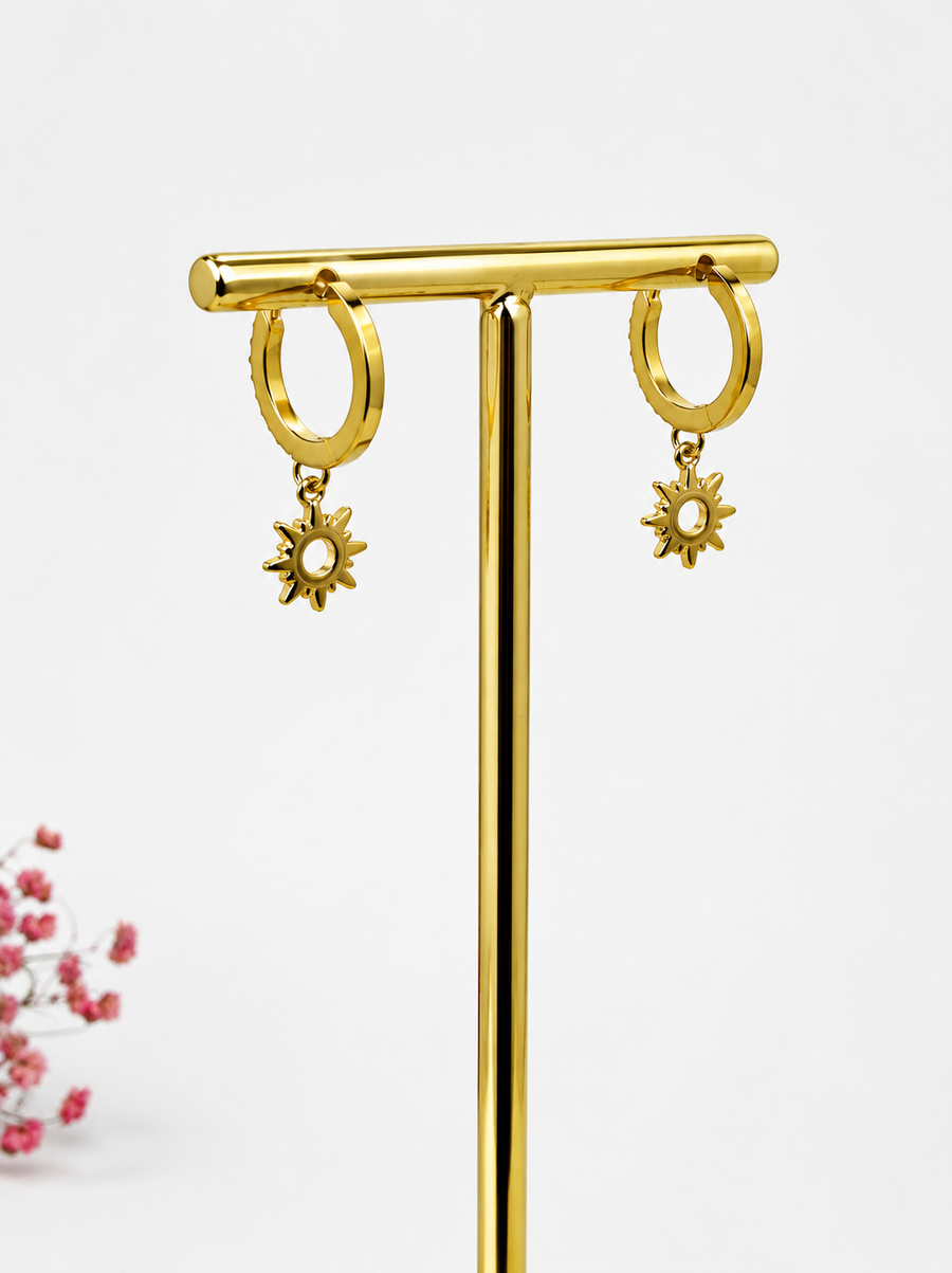 Boucles d’oreilles mini créoles soleil dorées – Acier inoxydable