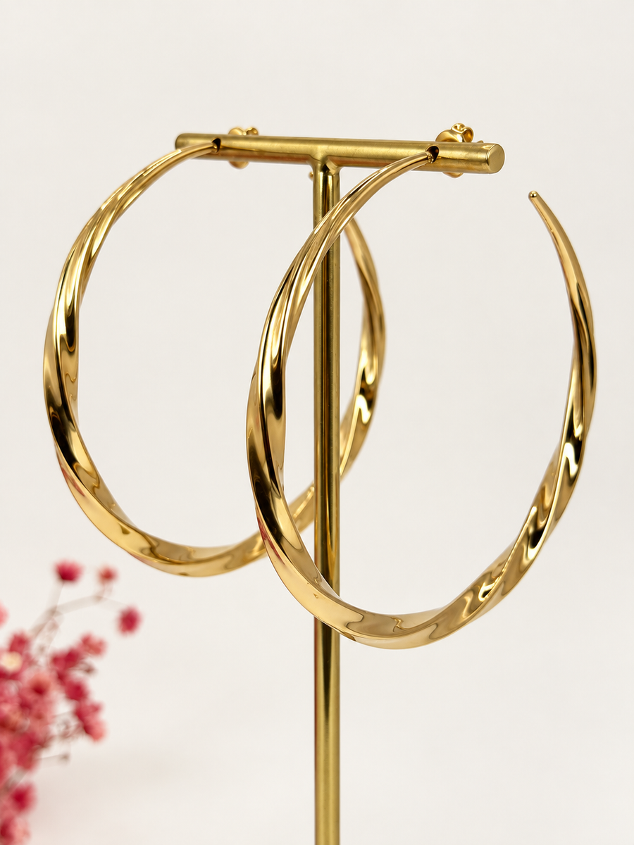 Boucles d’oreilles Grandes créoles dorées ondulées en acier inoxydable – 7 cm
