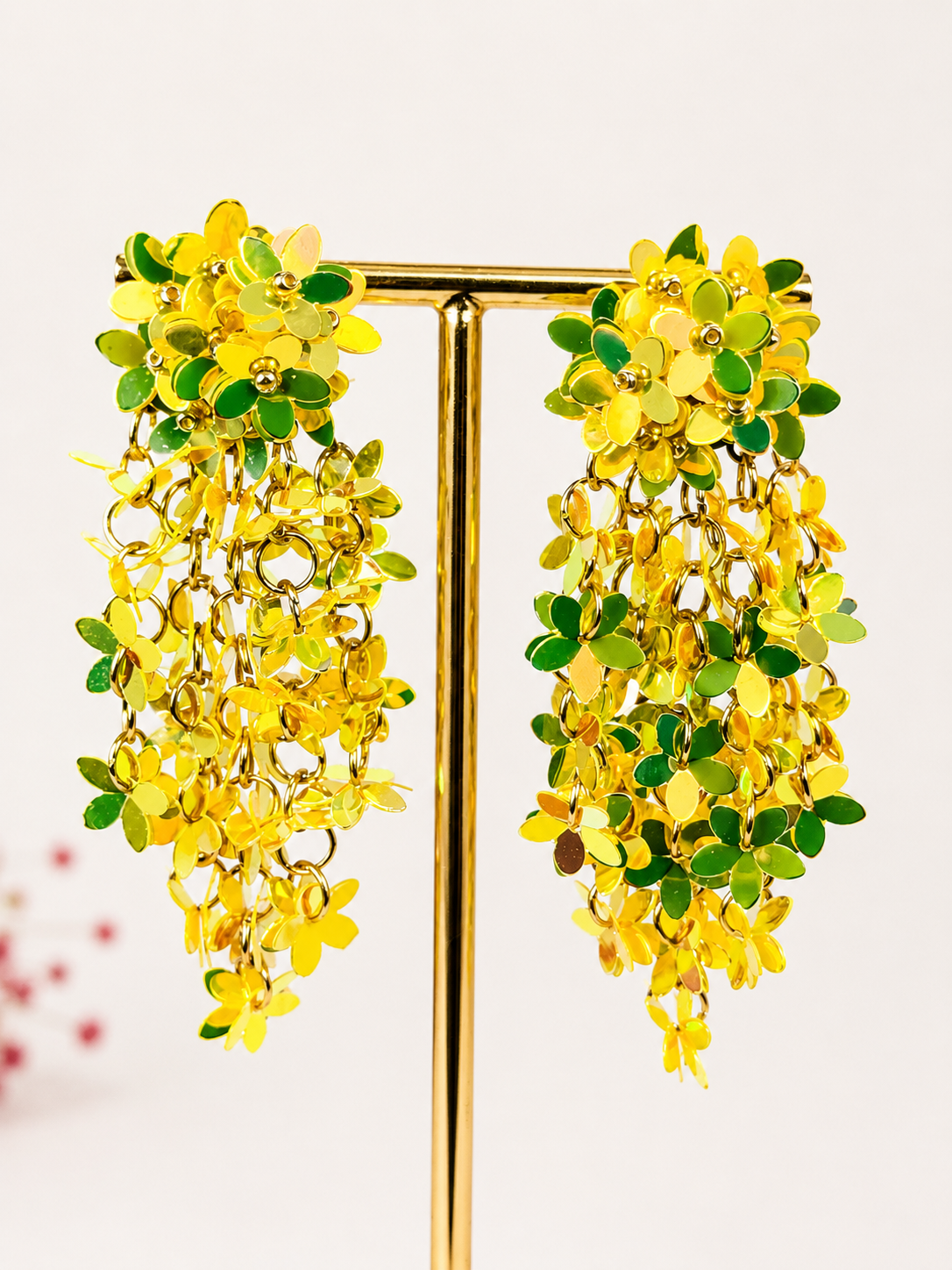 Boucles d’oreilles pendantes fleurs jaunes et vertes – Longueur 8 cm