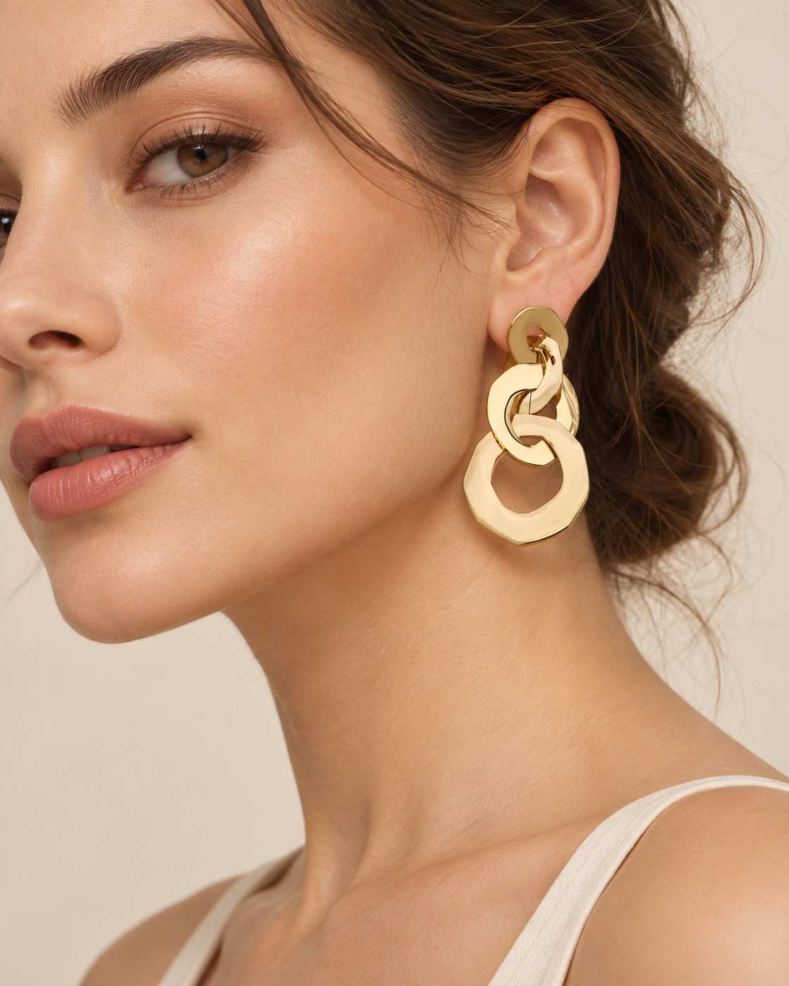 Boucles d’oreilles pendantes à anneaux entrelacés dorés – 6 cm