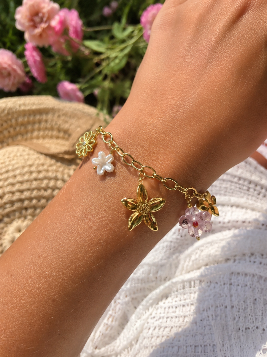 Bracelet charms fleurs dorées et fleurs roses en acier inoxydable doré ajustable