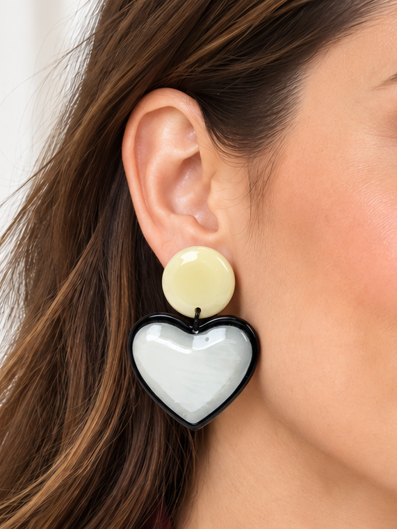 Boucles d’oreilles cœur en résine – 4 coloris