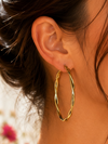 Boucles d’oreilles créoles torsadées en acier inoxydable doré – Élégantes et résistantes.