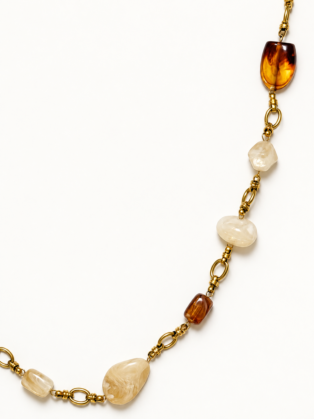 Collier Sautoir à perles ambre et écru marbré – 83 cm + 5 cm