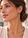Feine Kettenohrringe mit kleiner Metallperle, lange minimalistisch – Vergoldeter Edelstahl.