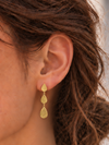 Feine Kettenohrringe mit kleiner Metallperle, lange minimalistisch – Vergoldeter Edelstahl.