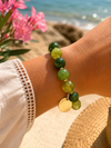 Bracelet perles vertes & médaillon doré – L’élégance naturelle et solaire