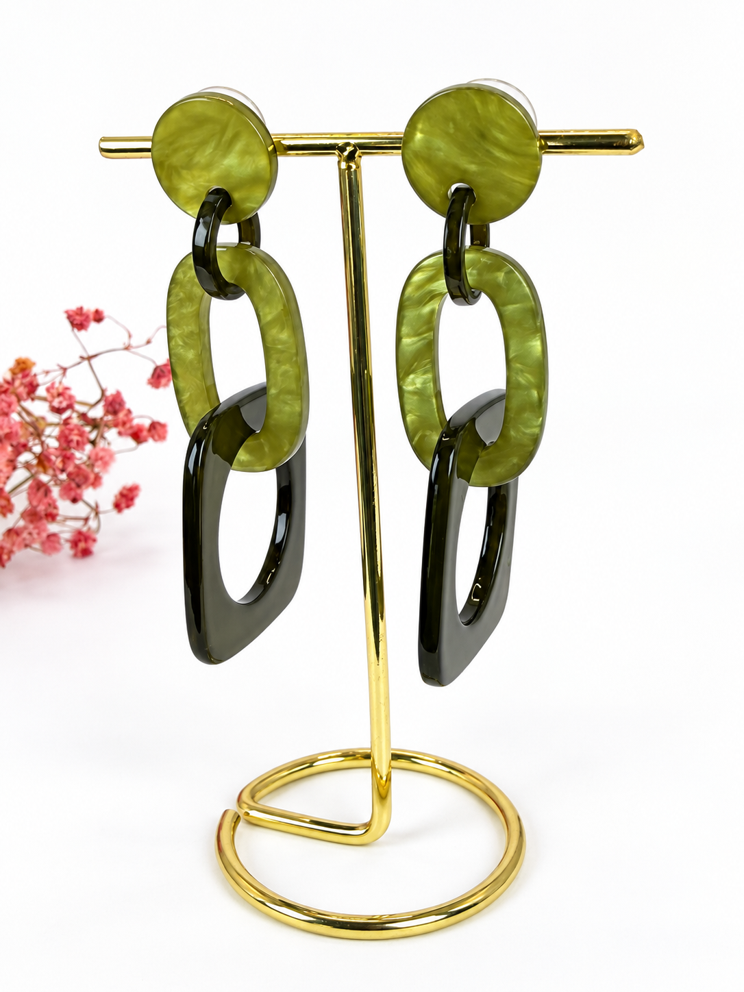 Boucles d’oreilles pendantes géométriques en résine – 4 coloris