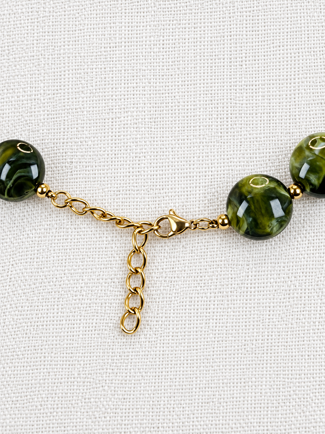 Collier court à pastilles colorées – 4 coloris