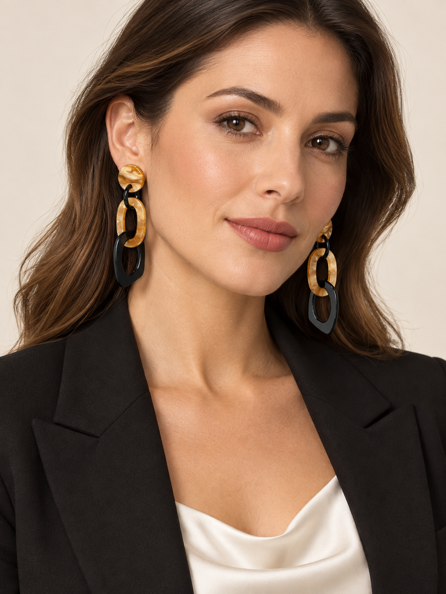 Boucles d’oreilles pendantes géométriques en résine – 4 coloris
