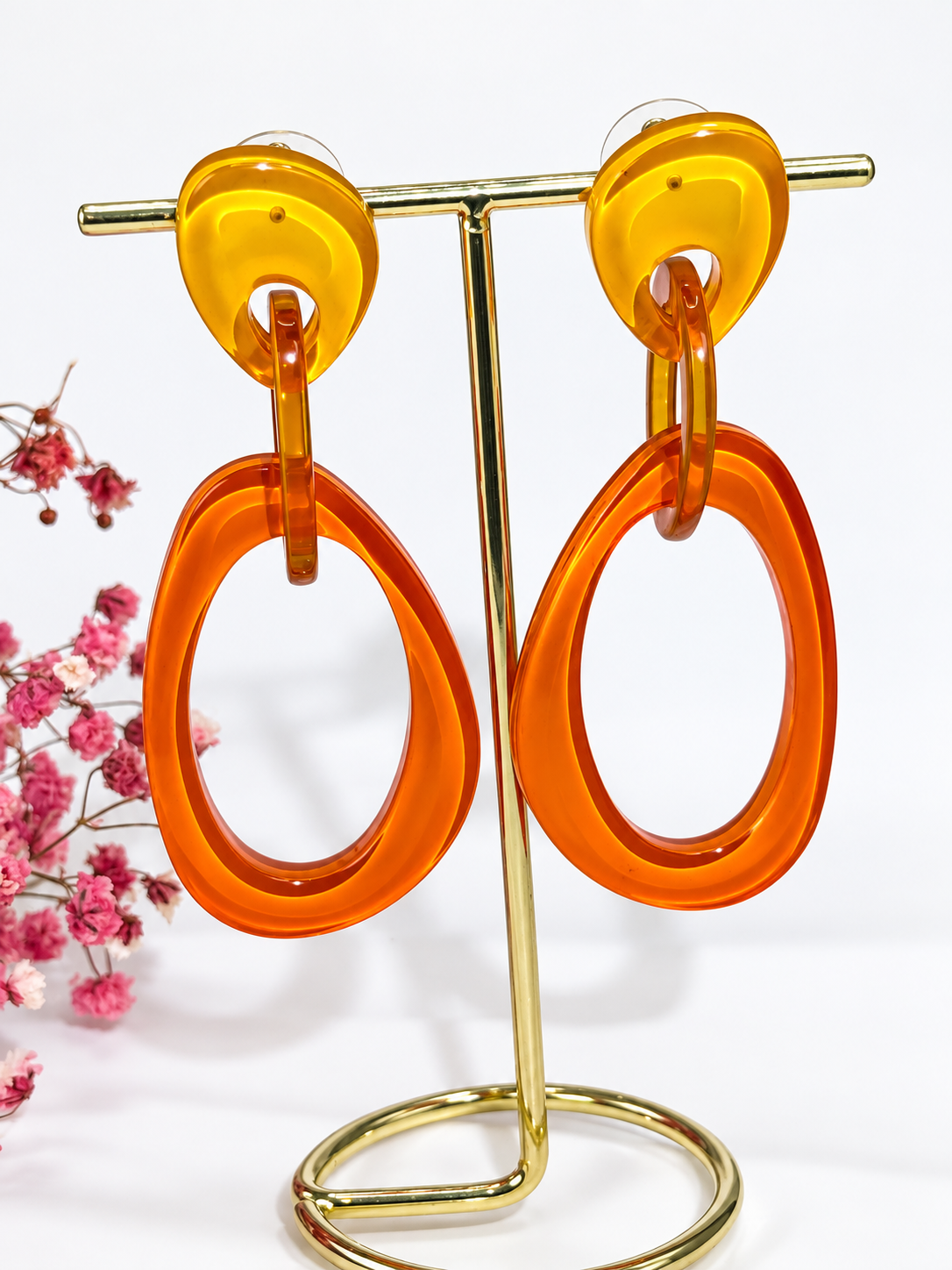 Boucles d’oreilles en résine à enfiler – Design goutte ajourée – 5 coloris
