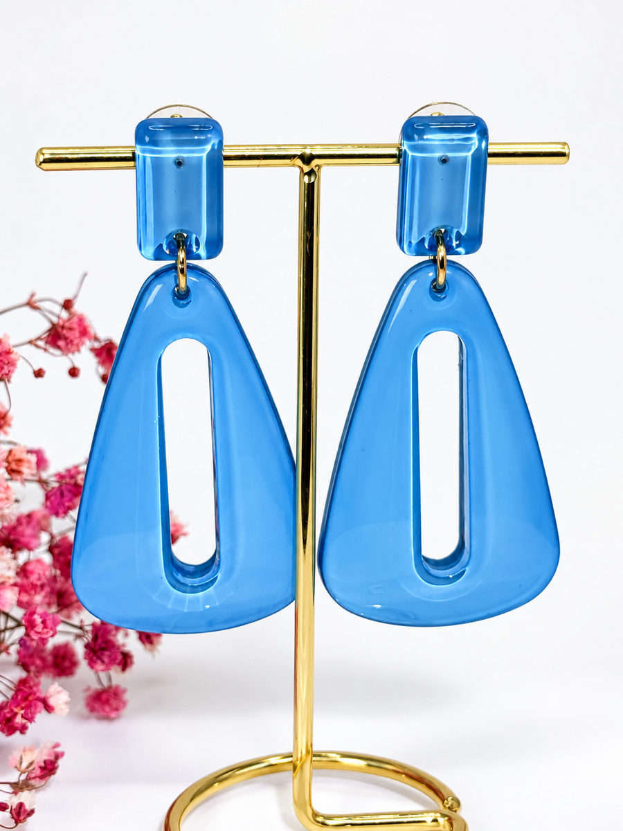 Boucles d’oreilles en résine à enfiler – Design trapèze ajouré – 5 coloris