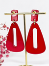 Boucles d’oreilles en résine à enfiler – Design trapèze ajouré – 5 coloris